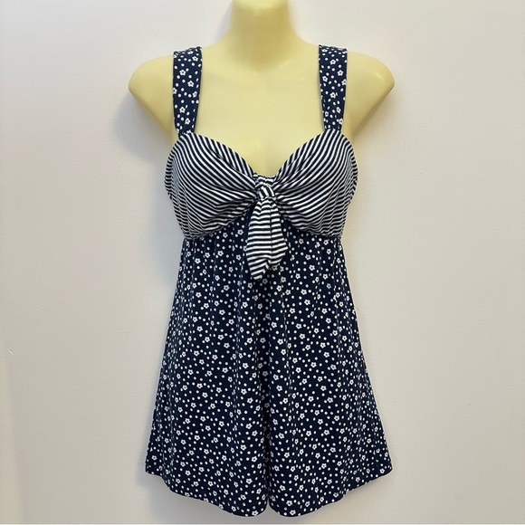 Maurices Navy and White Striped Floral Tank Top size M - Picture 1 of 6